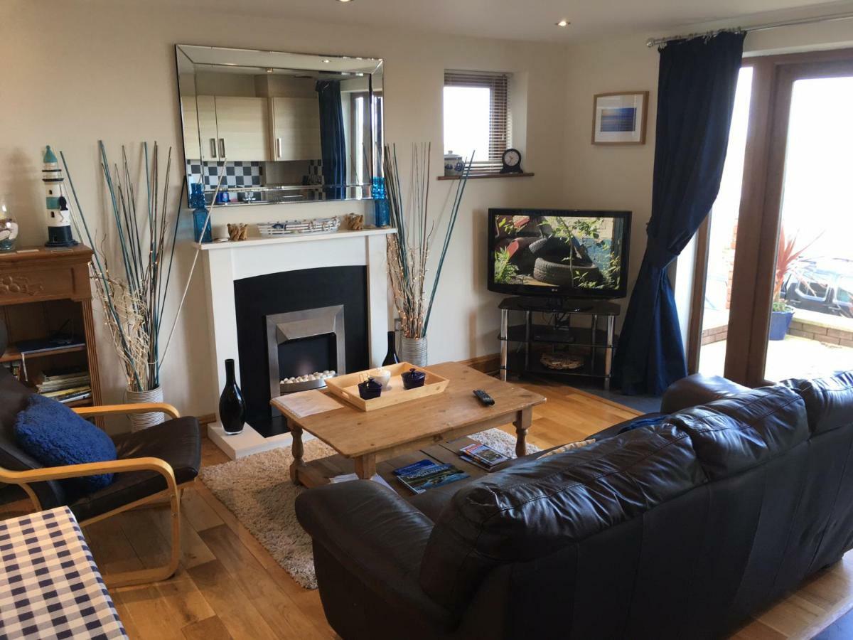 Crud Yr Awel Apartment Y Felinheli Екстериор снимка